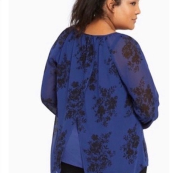 NWT Torrid Navy & Black Floral Tulip Back Blouse - Picture 2 of 10